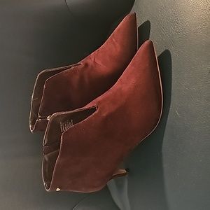 Tahari Raisin Heeled Booties Sz 7.5